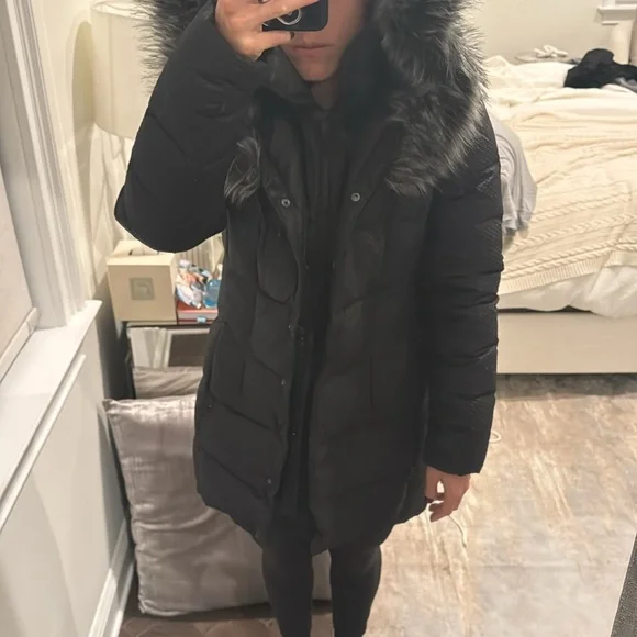 The north face size small puffer coat with fur hood. Excellent condition. - Picture 10 of 10